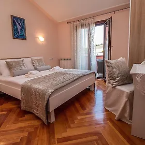 https://villa-rose-39.in-istria.net